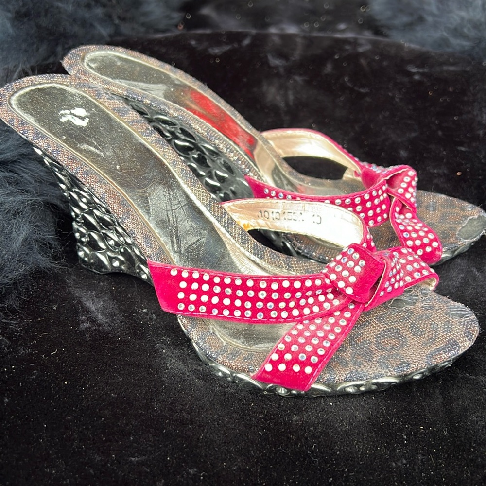 Vintage Y2K heart shaped wedges